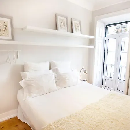 Lovelystay - Charming Principe Real Flat! * Lisboa