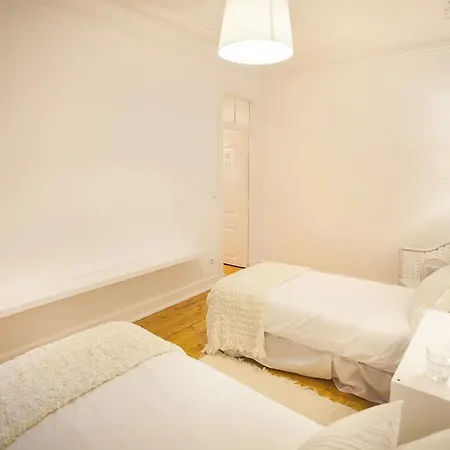 Lovelystay - Charming Principe Real Flat! Lisboa