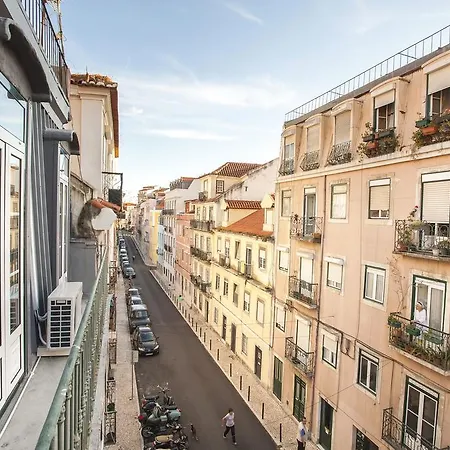 Lovelystay - Charming Principe Real Flat! * Lisboa
