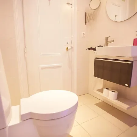 Lovelystay - Charming Principe Real Flat! Lisboa