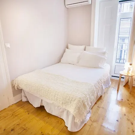 Lovelystay - Charming Principe Real Flat! Apartman