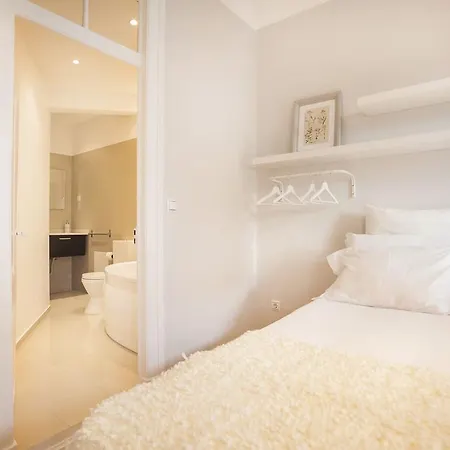 Lovelystay - Charming Principe Real Flat! *