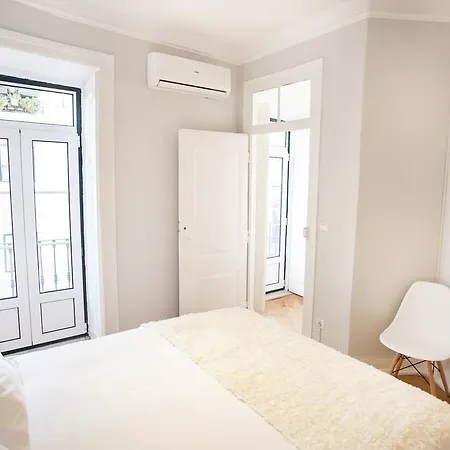 Lovelystay - Charming Principe Real Flat! * Lisboa