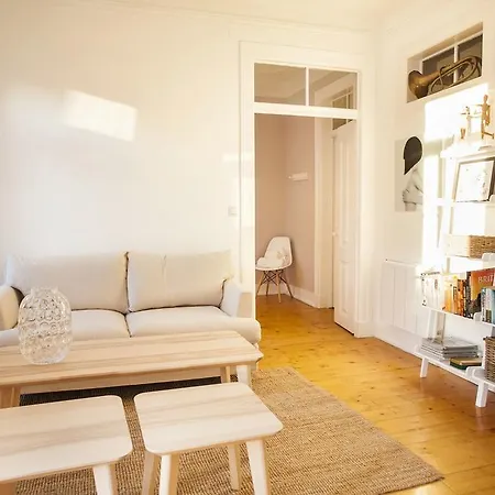 Lovelystay - Charming Principe Real Flat! * Lisboa