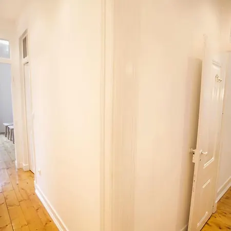 Lovelystay - Charming Principe Real Flat! *