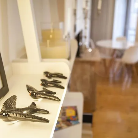 Lovelystay - Charming Principe Real Flat!